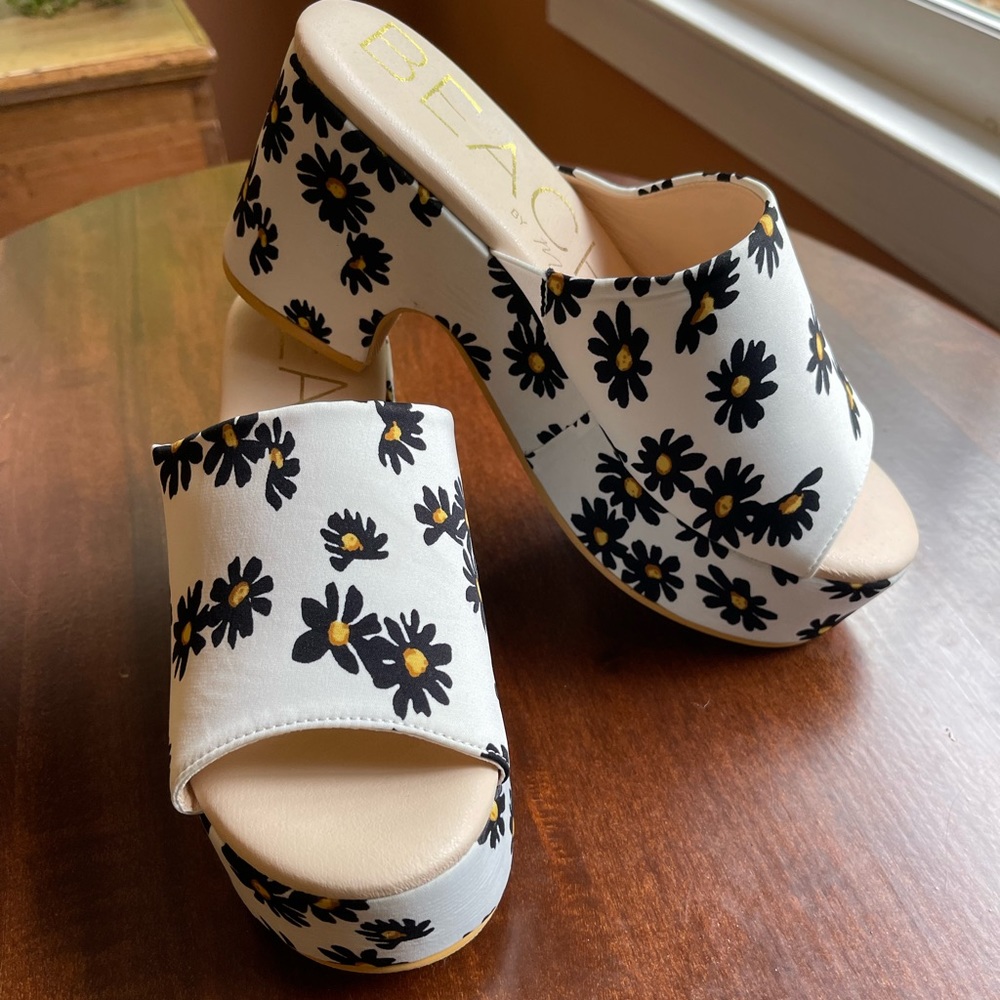 Anthropologie NWT Matisse Daisy Floral Platform Mules, sizes 8 & 10, comfy! - Picture 7 of 16